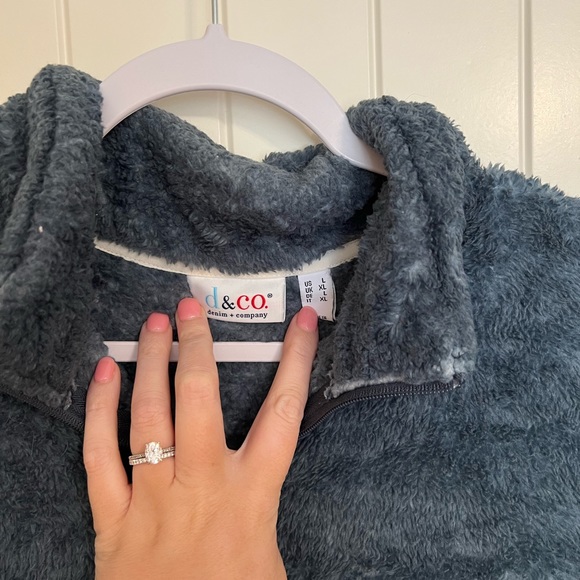 Half zip - Picture 2 of 3